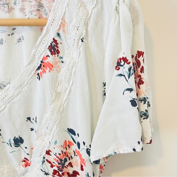 MAURICES | Women's V-Neck Top White Size Medium - Picture 2 of 10